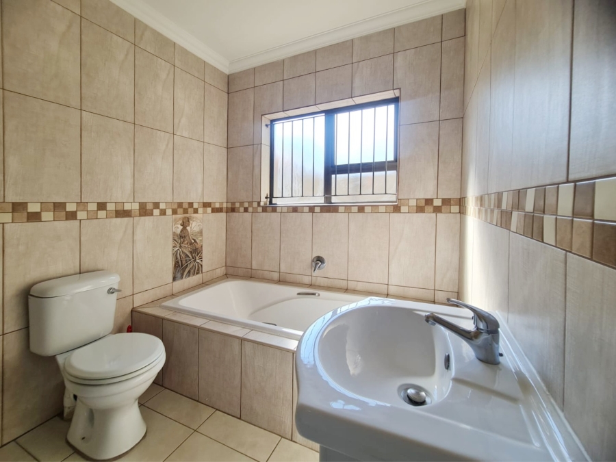 To Let 3 Bedroom Property for Rent in Melodie North West